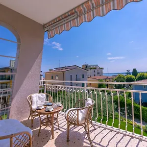  Apartment La Maison Fleurie - Happy Italien