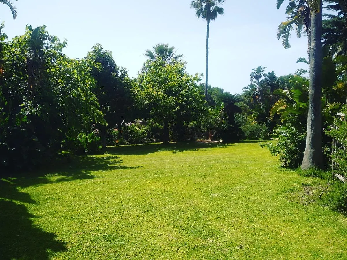 Villa Dei Marchesi Carrozza Santa Teresa Di Riva Italien